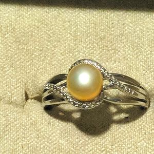 Gorgous cultured pearl and diamond ring with a sterling silver band